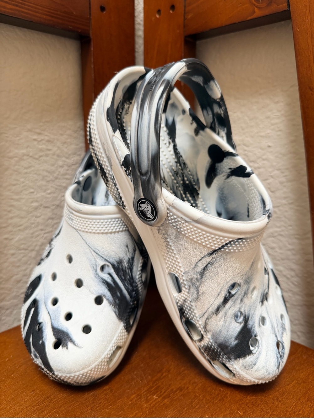 🔹Crocs Classic Marbled Clog